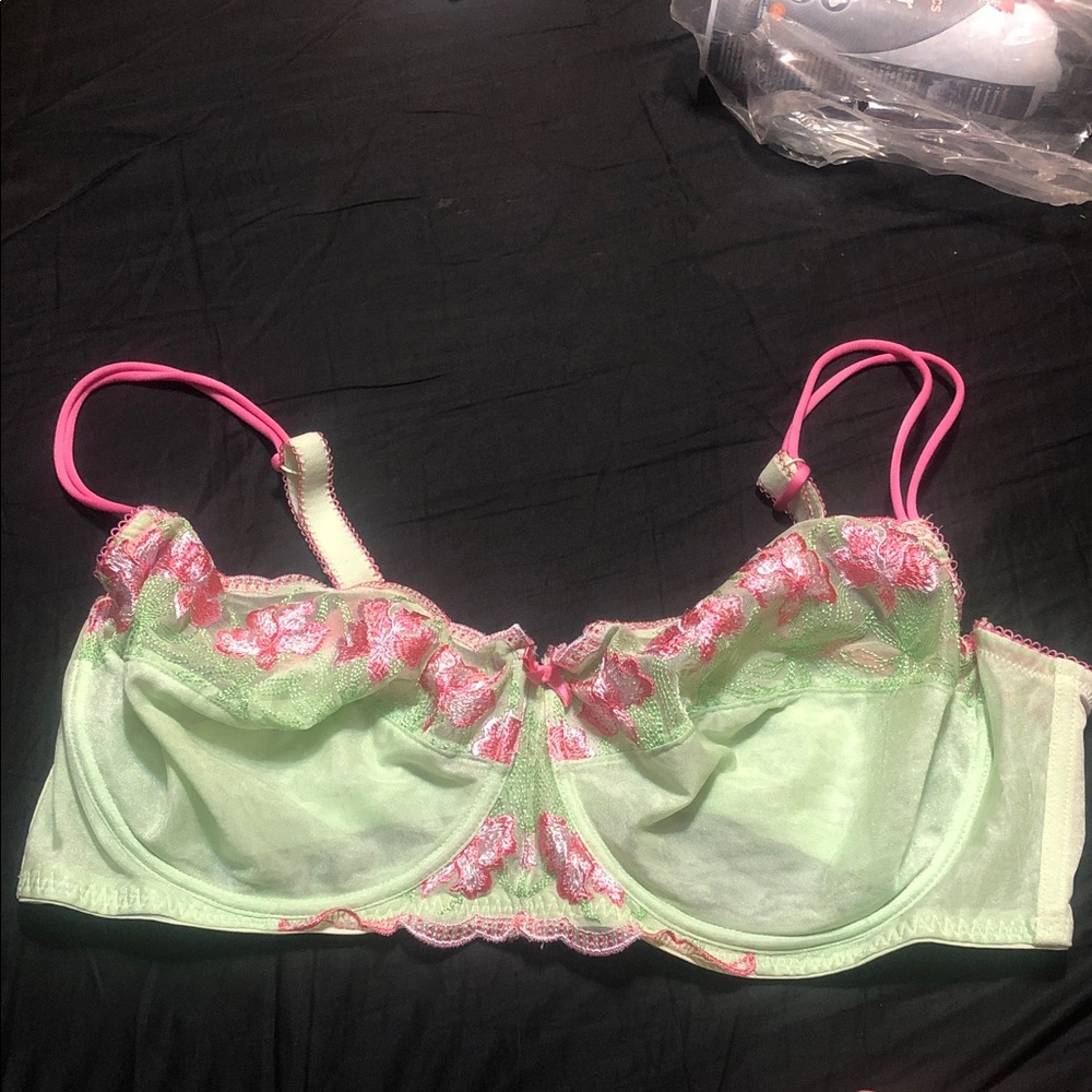 Cacique Green and Pink Lace Underwire Bra boudoir elagance